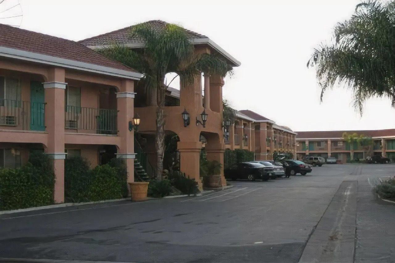 Merced Inn & Suites Buitenkant foto