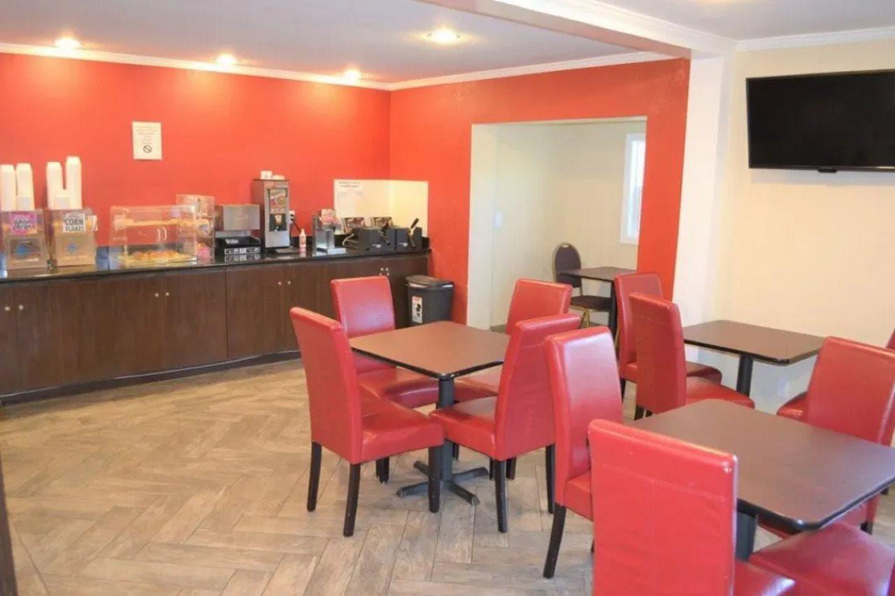 Merced Inn & Suites Buitenkant foto