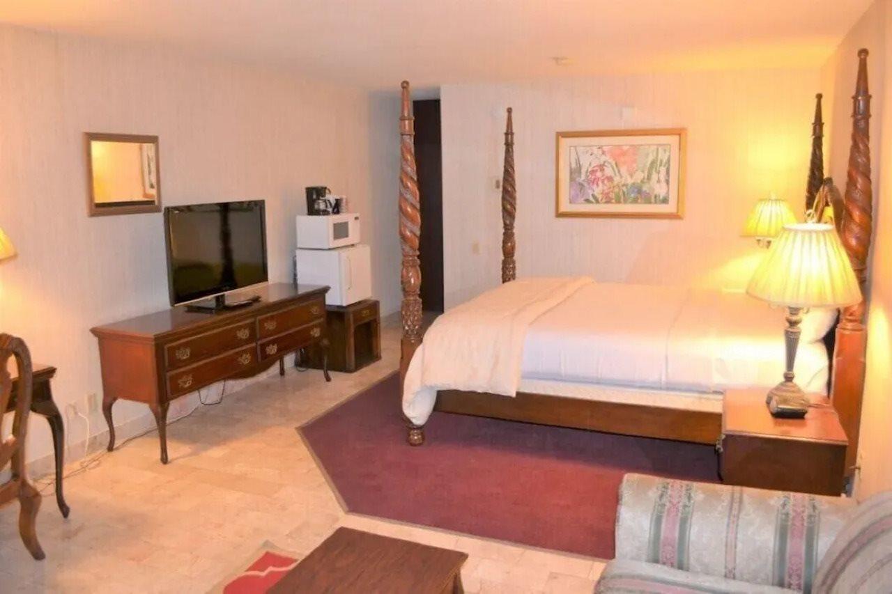 Merced Inn & Suites Buitenkant foto