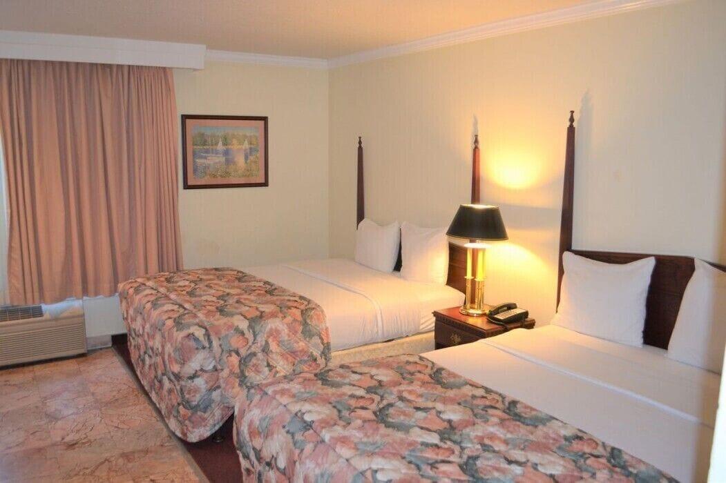 Merced Inn & Suites Buitenkant foto