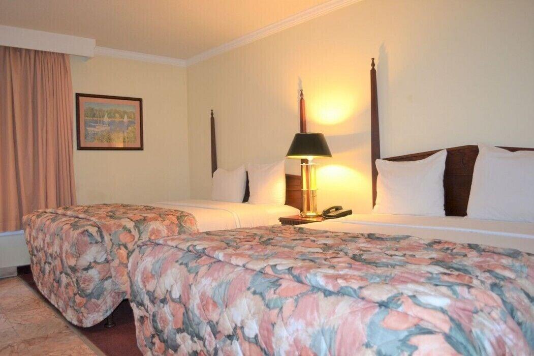 Merced Inn & Suites Buitenkant foto