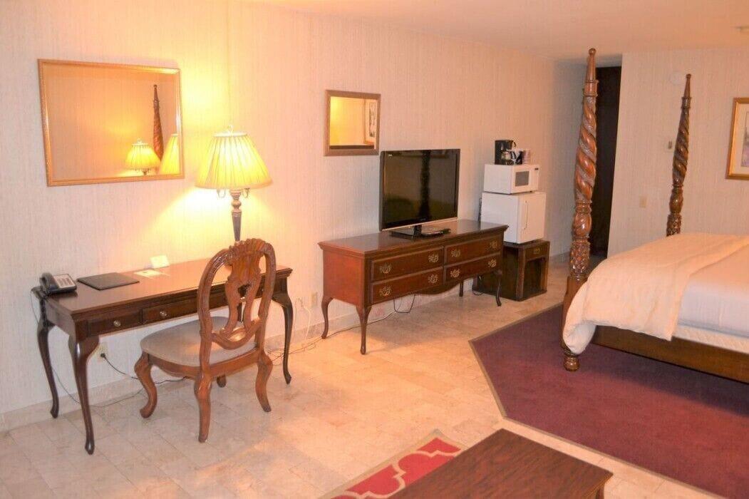 Merced Inn & Suites Buitenkant foto