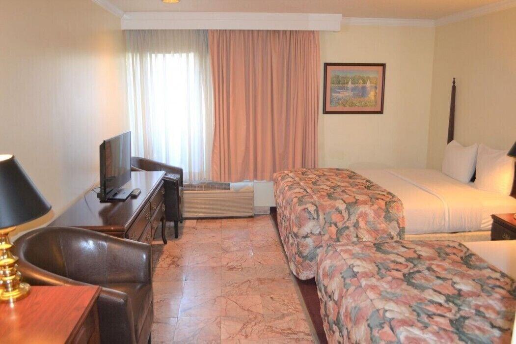 Merced Inn & Suites Buitenkant foto