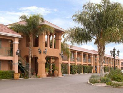 Merced Inn & Suites Buitenkant foto